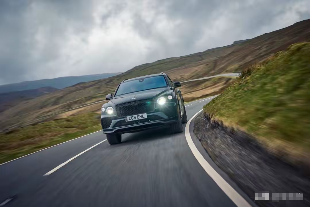 宾利电动suv_宾利的豪华与电动化：未来的汽车趋势_宾利电车价格