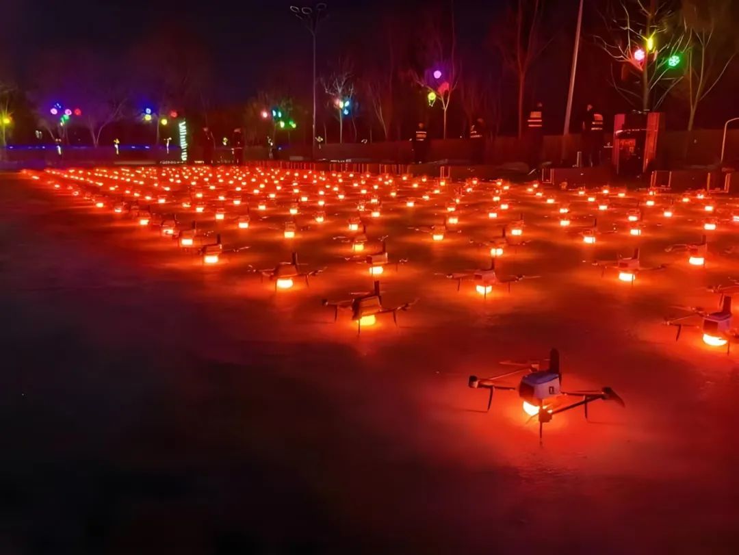 无人机舞蹈编程_无人机的编程与表演艺术的结合_编程无人机比赛视频