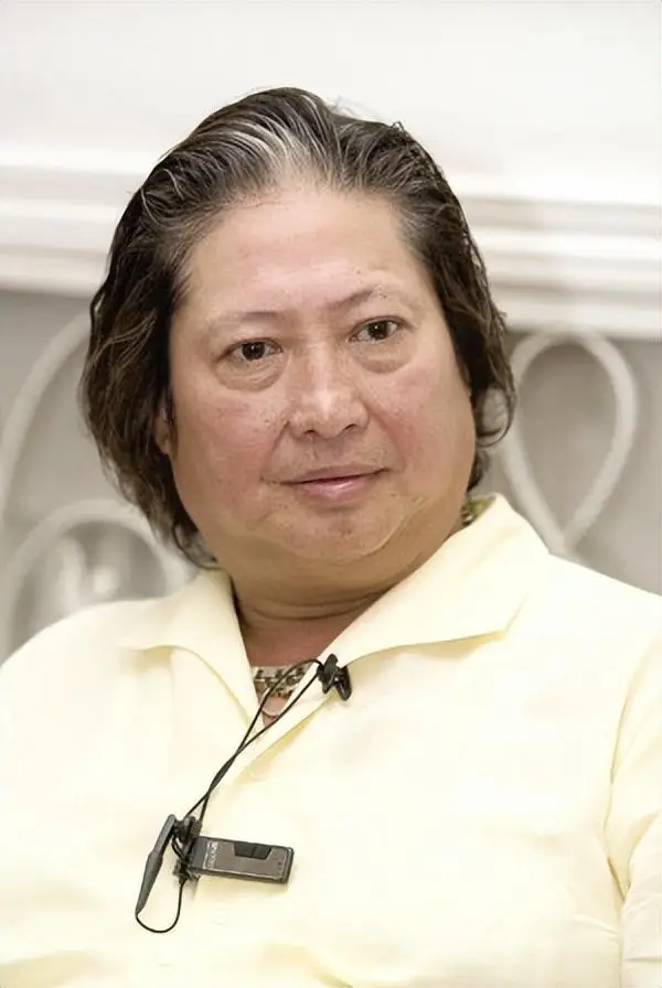 洪金宝对新人演员的扶持与培养_洪金宝提携过哪些人_洪金宝签约公司