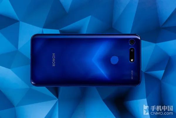 荣耀手机镜头往后翻的是哪一款_荣耀手机的镜头是什么的_评测荣耀的拍照效果：从镜头到成像