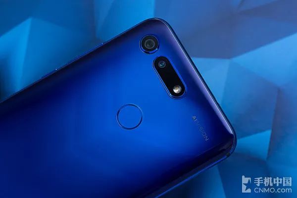 荣耀手机镜头往后翻的是哪一款_荣耀手机的镜头是什么的_评测荣耀的拍照效果：从镜头到成像