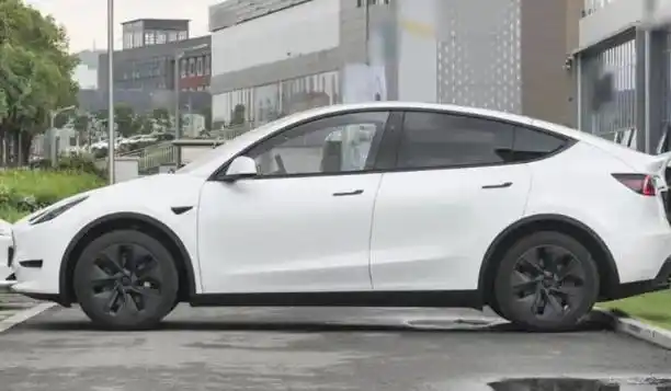 特斯拉Model Y的导航与信息娱乐系统_特斯拉导航最新版本_特斯拉车载导航是什么