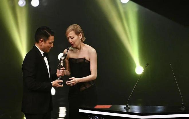 追求周慧敏的人很多吗_周慧敏的自我成长与精神追求_周慧敏成长专辑