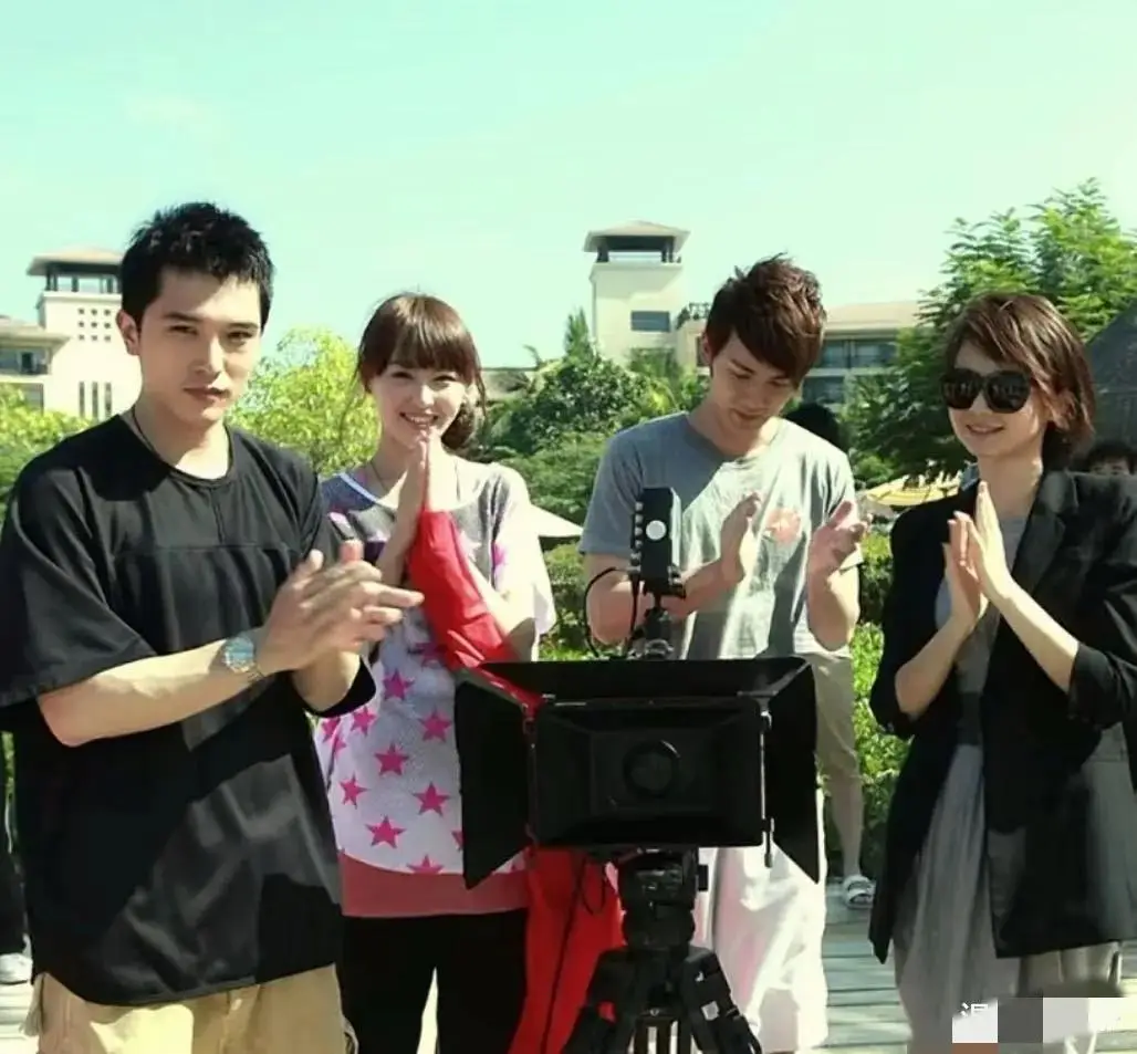 邱泽老婆_邱泽_邱泽和老婆牵手逛街