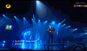 邓紫棋大胆演出_邓紫棋现场_邓紫棋在舞台上的精湛表演，打动现场每一个人