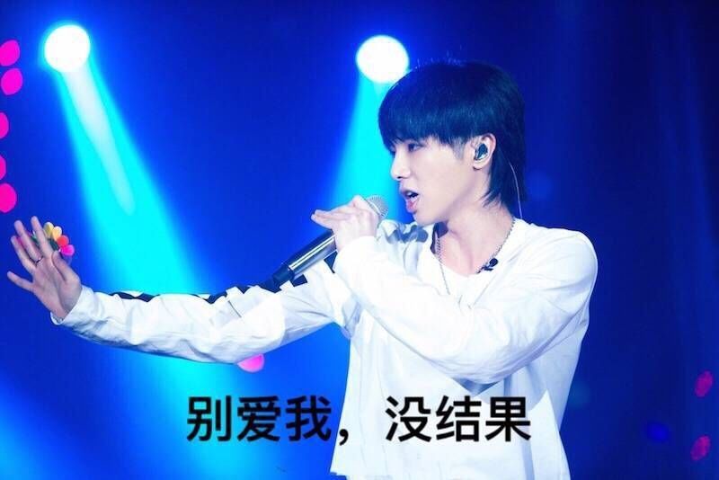 邓紫棋现场_邓紫棋在舞台上的精湛表演，打动现场每一个人_邓紫棋大胆演出