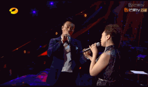 邓紫棋大胆演出_邓紫棋现场_邓紫棋在舞台上的精湛表演，打动现场每一个人