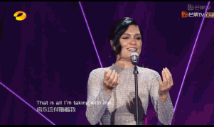 邓紫棋现场_邓紫棋在舞台上的精湛表演，打动现场每一个人_邓紫棋大胆演出
