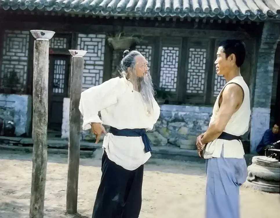 洪金宝搞笑片段_洪金宝的幽默感与电影魅力_洪金宝搞笑电影大全版