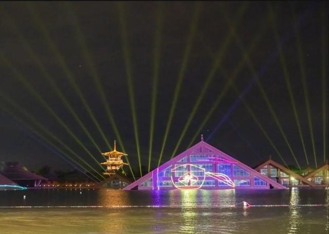 无人讲解_坛胡博轩讲述张辛昕的故事_如何通过无人机表演讲述故事？