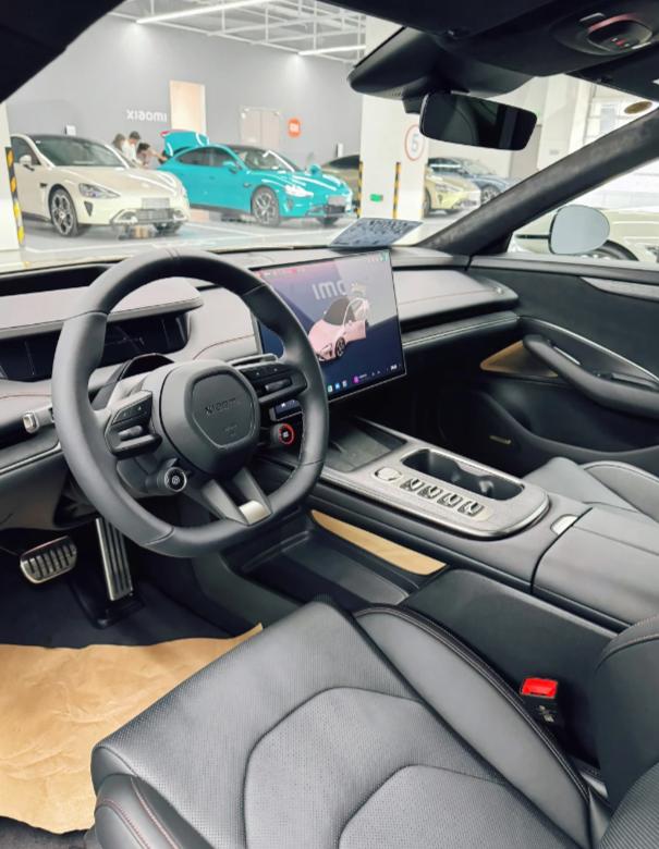 小米汽车SU7 Max的续航与加速比较_小米越野车速度极慢_小米超跑汽车