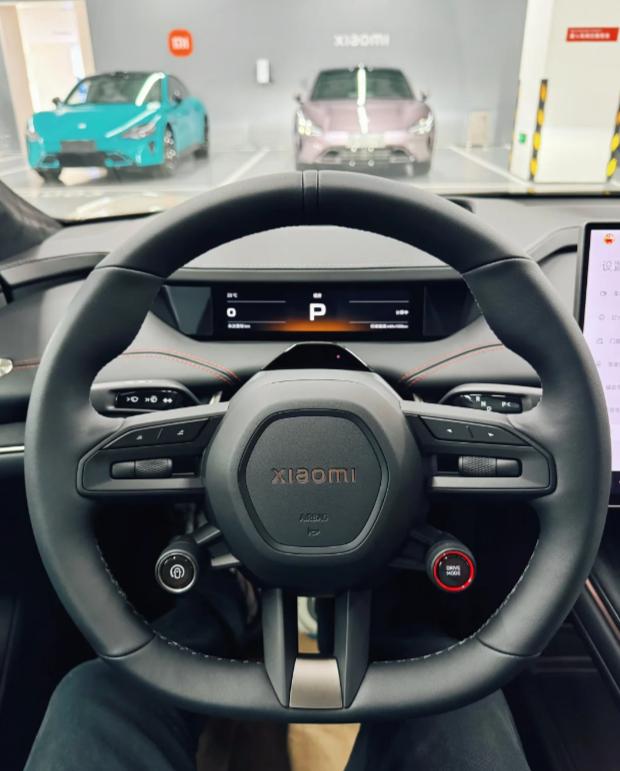 小米汽车SU7 Max的续航与加速比较_小米越野车速度极慢_小米超跑汽车