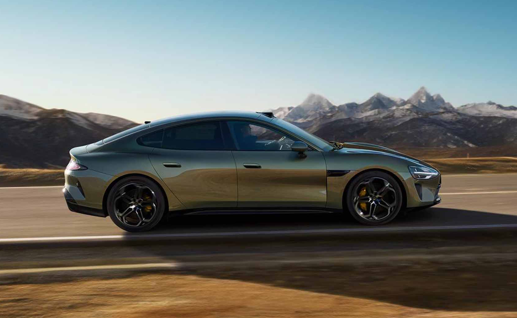 小米越野车速度极慢_小米汽车SU7 Max的续航与加速比较_小米超跑汽车