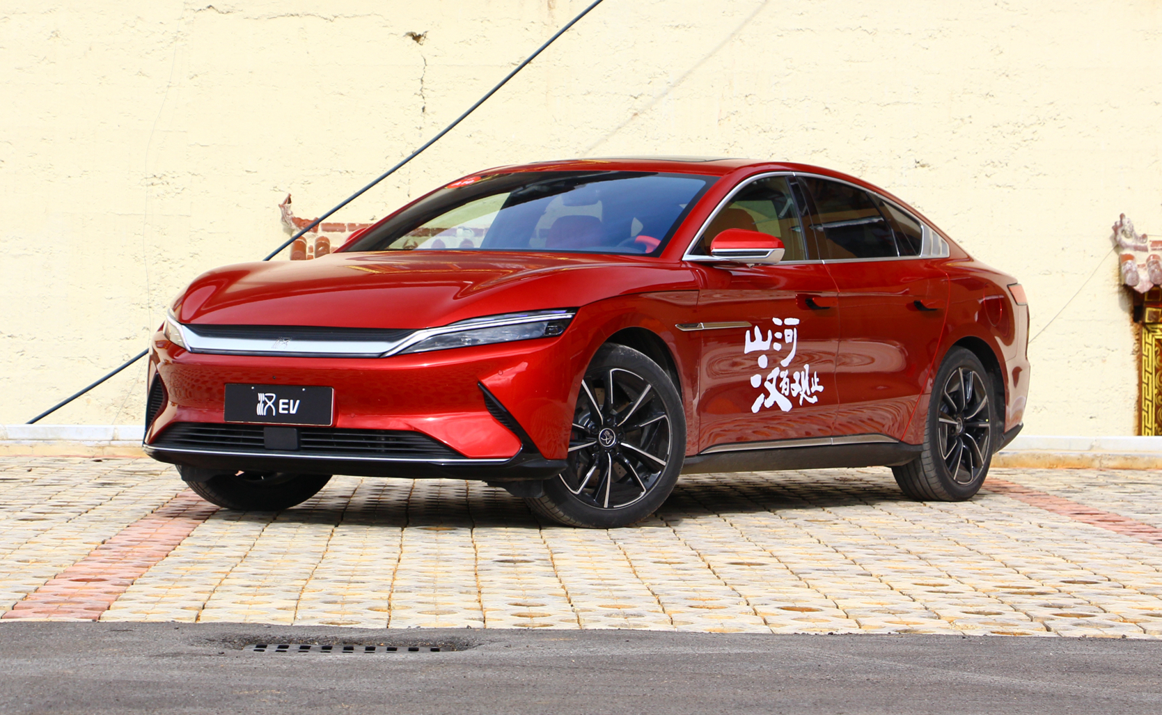 小米越野车速度极慢_小米超跑汽车_小米汽车SU7 Max的续航与加速比较