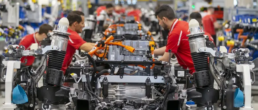 保时捷电动战略再爆猛料_保时捷的未来：电动化与智能科技_保时捷电动车概念车