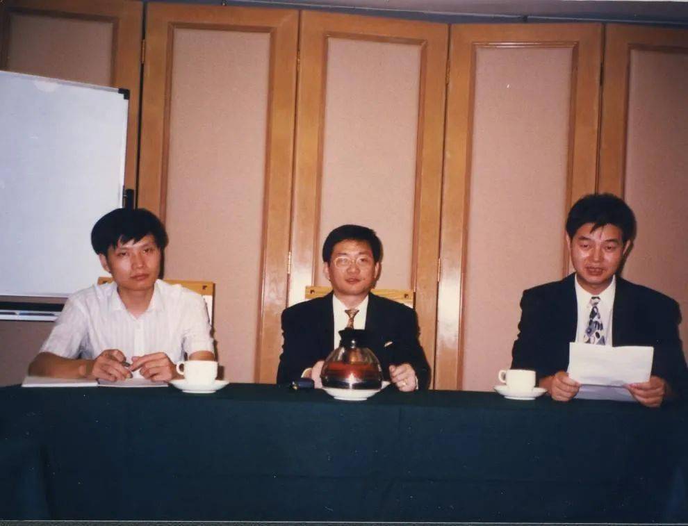 雷军职业生涯经历_雷军的事业发展_雷军的个人经历与职业发展