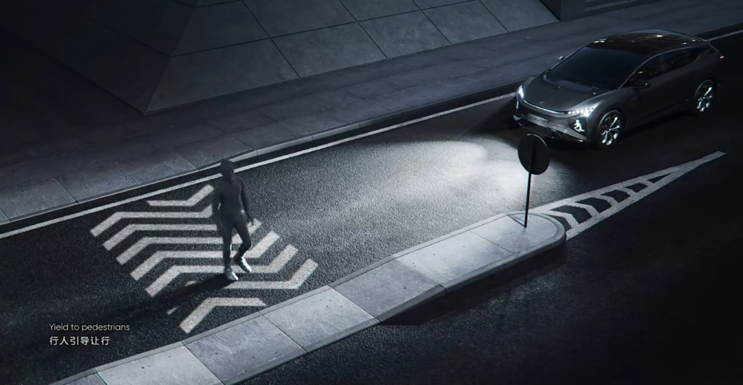 劳斯莱斯内饰灯光_劳斯莱斯车灯效果_劳斯莱斯的车内氛围灯光系统