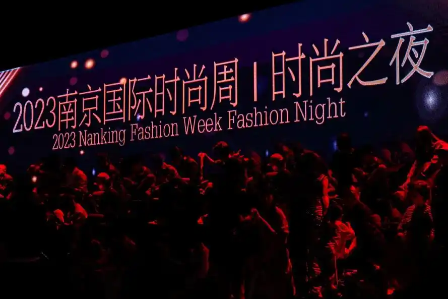 平民化成为一种潮流_周杰伦潮流穿搭_周杰伦的时尚搭配,成为潮流风向标