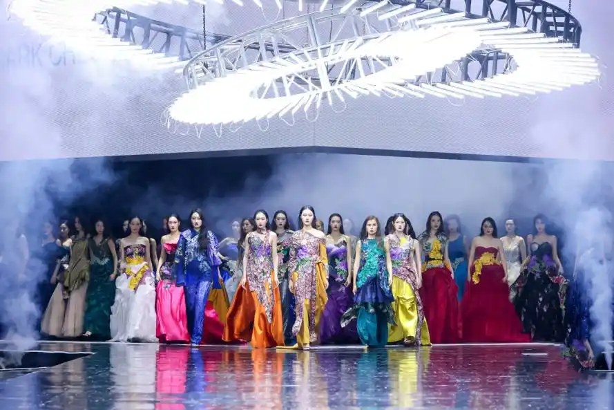 周杰伦的时尚搭配,成为潮流风向标_平民化成为一种潮流_周杰伦潮流穿搭