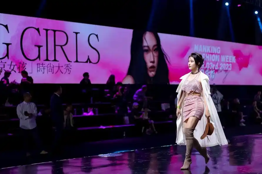 周杰伦的时尚搭配,成为潮流风向标_平民化成为一种潮流_周杰伦潮流穿搭