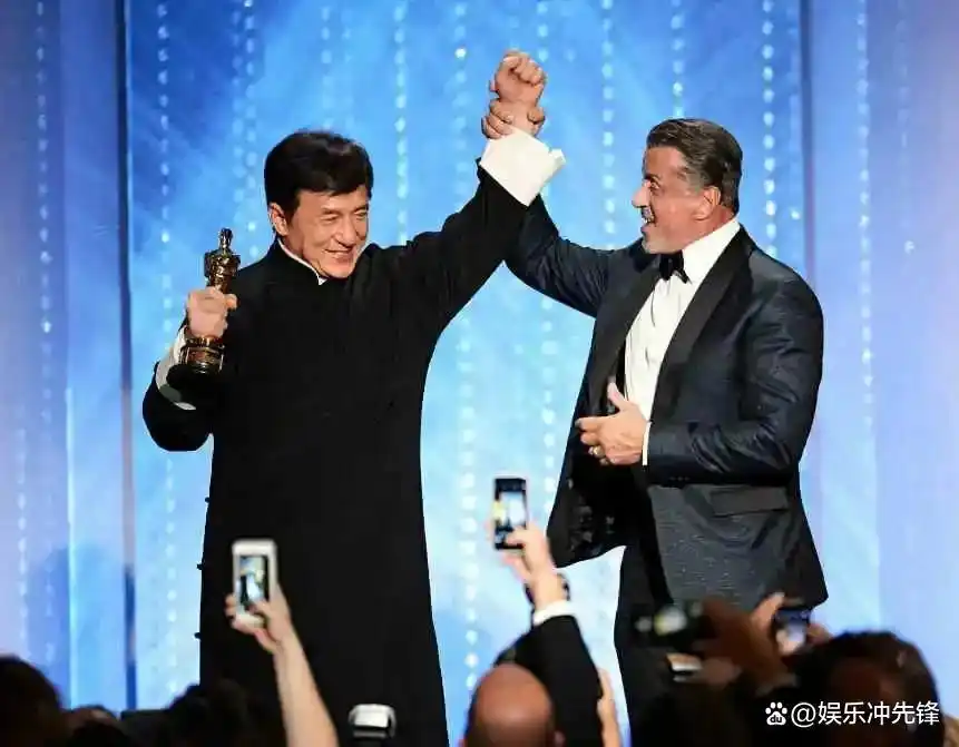 成龙明星动作比较好的是谁_成龙与其他动作明星的比较_成龙最佳动作设计