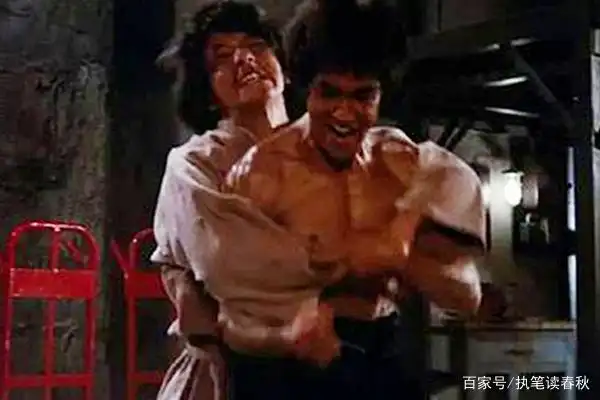 成龙与其他动作明星的比较_成龙明星动作比较好的是谁_成龙的动作