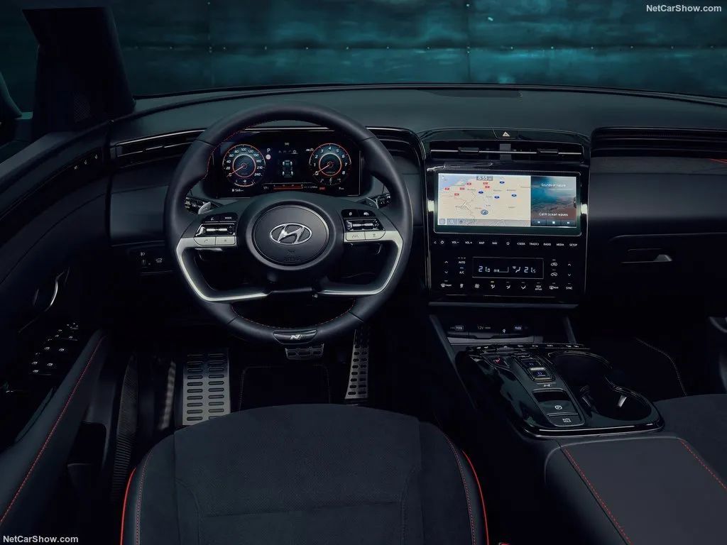 迈凯伦的豪华内饰设计：科技与舒适的结合_迈凯伦内饰什么材质_迈凯伦内饰