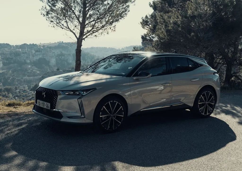 迈凯伦内饰什么材质_迈凯伦的豪华内饰设计：科技与舒适的结合_迈凯伦内饰